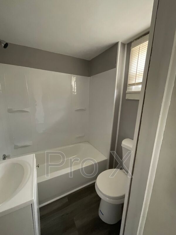 Building Photo - 514 N Tucker Ave