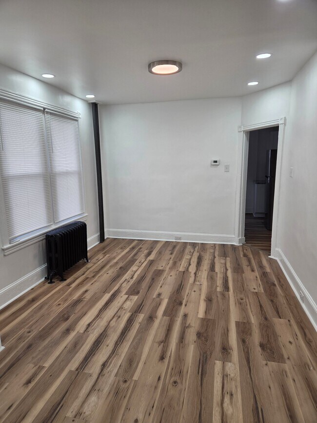 Foto del edificio - 5767 N Beechwood St