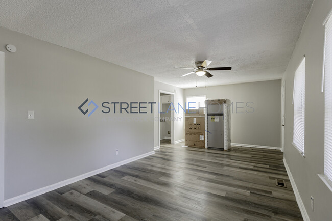 Building Photo - 107 Camellia Cir