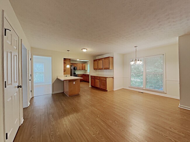Building Photo - 822 Honey Springs Drive