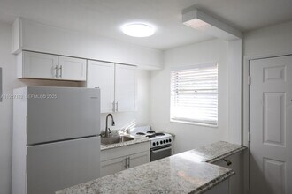 Building Photo - 1235 W 66th St