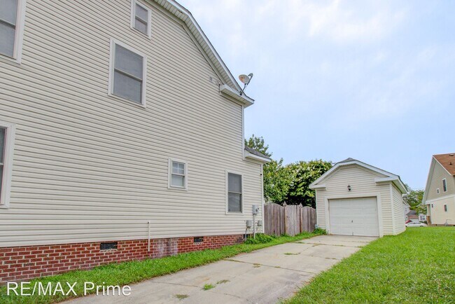 Building Photo - 3 br, 3 bath House - 820 Maltby Crescent