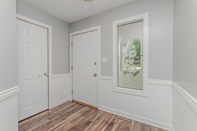 Foto del edificio - Please View 3D Virtual Walk-Through Before...