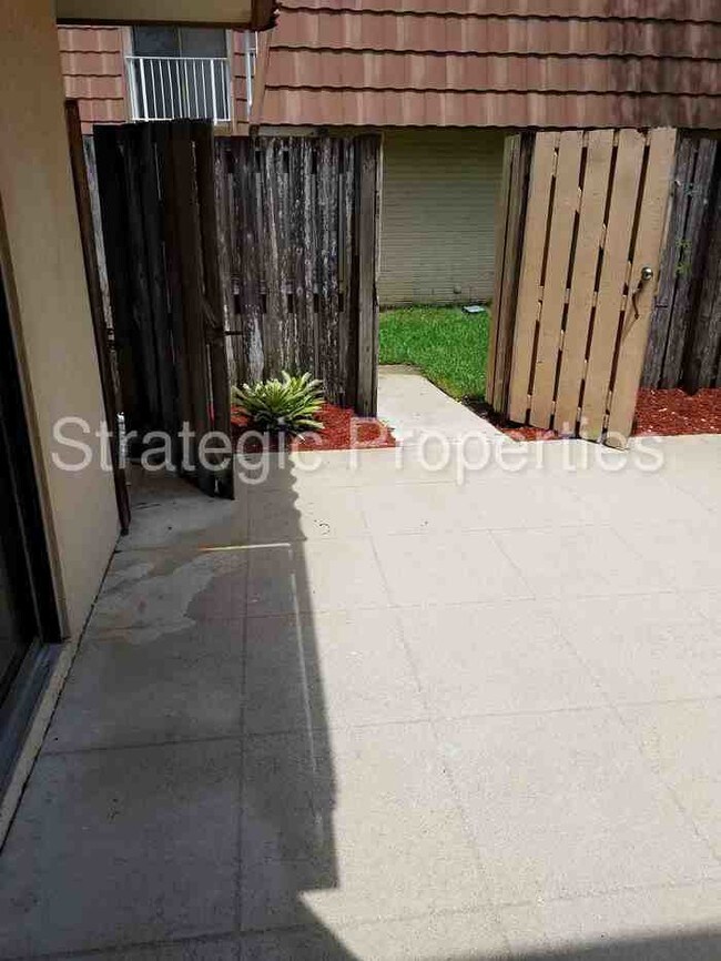 Foto del edificio - 839 Blue Ridge Cir