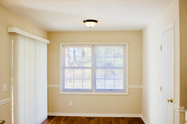 Building Photo - 45 Vixen Ln