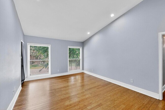 Foto del edificio - 7736 Meadow Rd