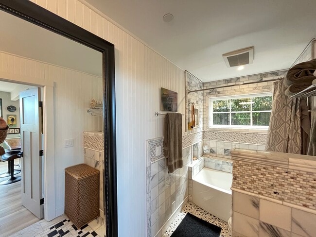 Building Photo - Exceptional Luxury One Bedroom Fully Furnished - Morro Bay w/Views