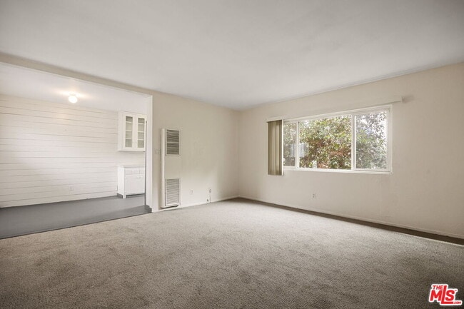 Foto del edificio - 161 W Channel Rd