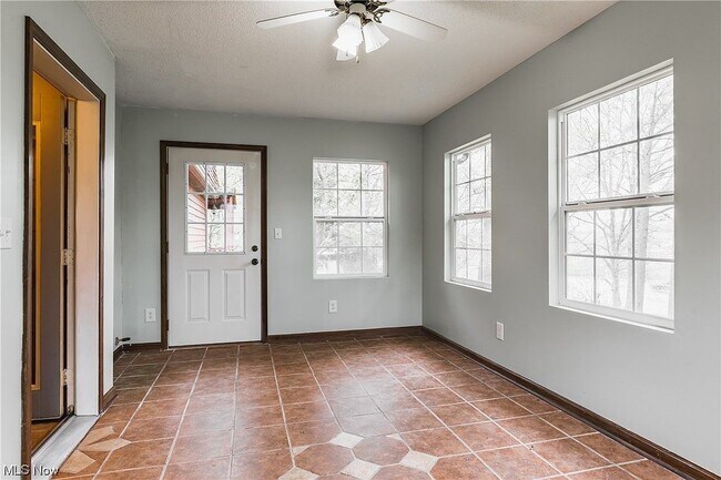 Foto del edificio - 10937 Emerson Ave