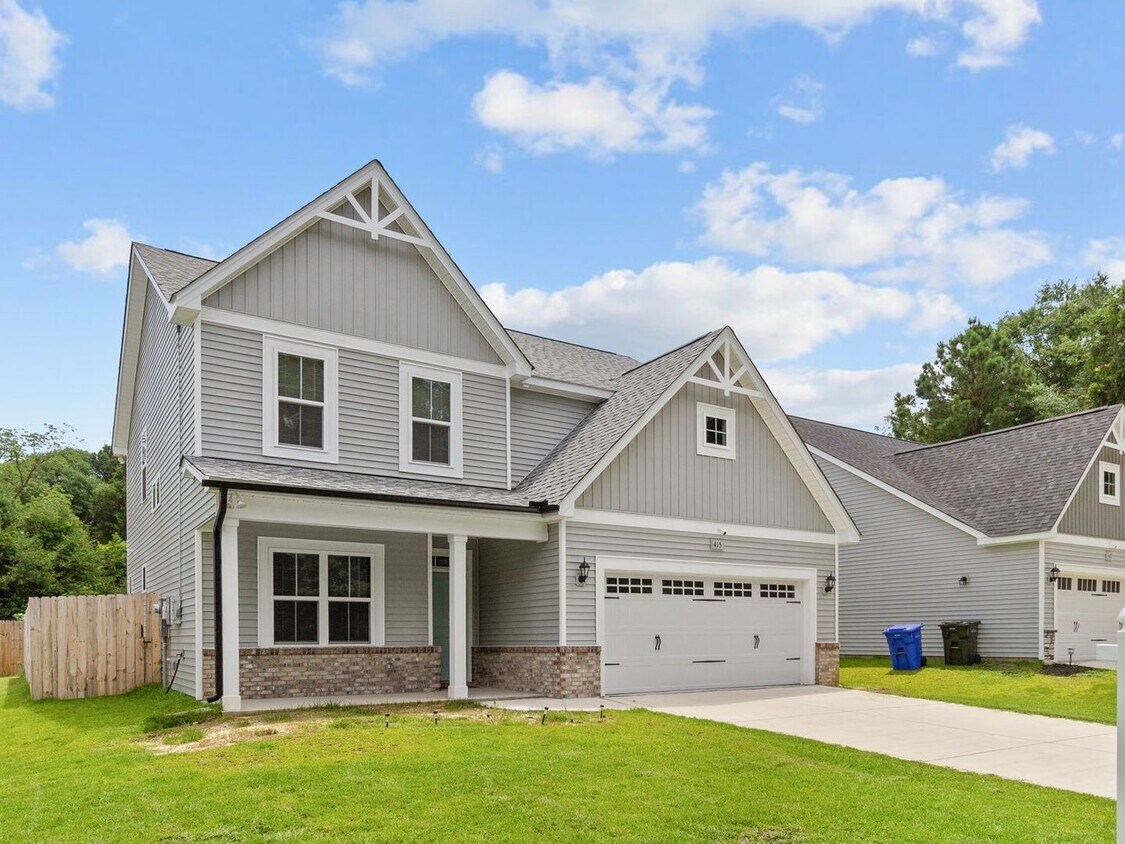Primary Photo - 4 Bedroom Single Family Home in Fayetteville