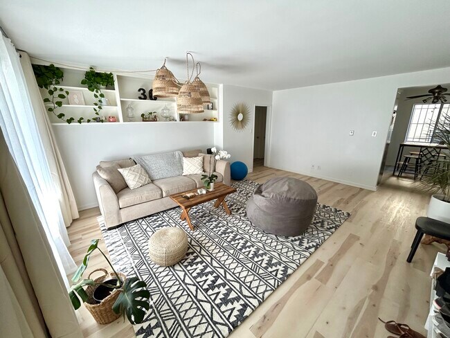 Foto del edificio - 800 N Eucalyptus Ave