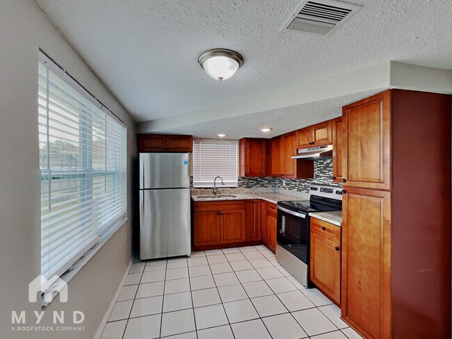 Foto del edificio - 9724 Lakeside Ln