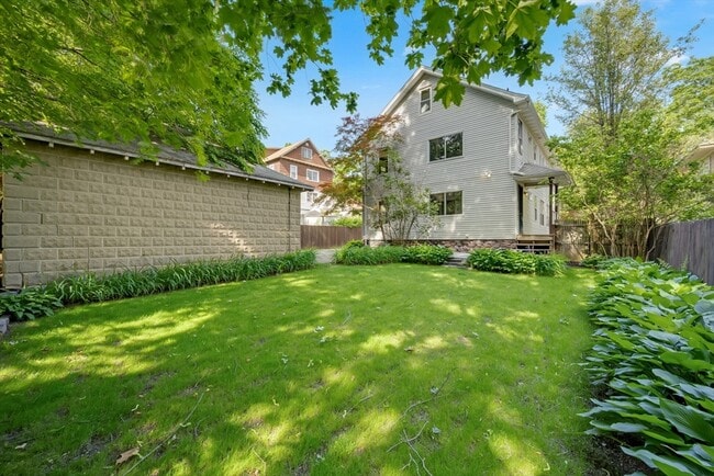 Building Photo - 8 Brantwood Rd
