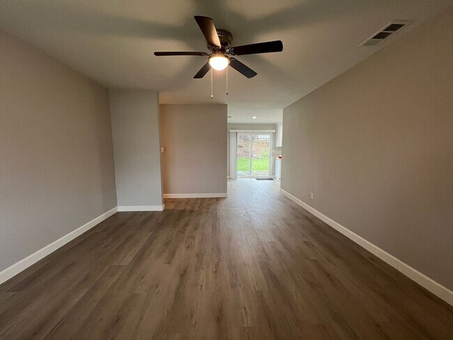 Foto del edificio - Lovely updated home with large backyard, close to Fair Oaks schools!