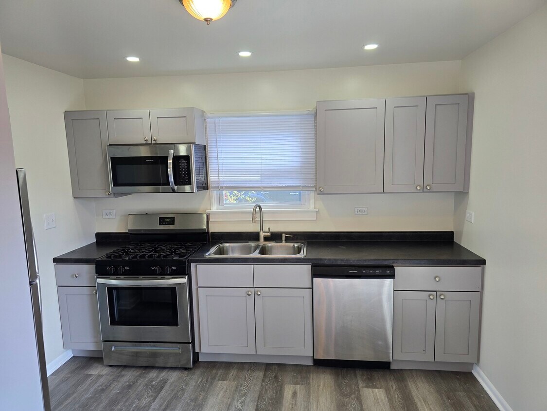 Foto del edificio - 2414 Emlong St