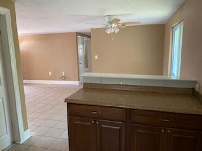 Foto del edificio - 2/1 available now