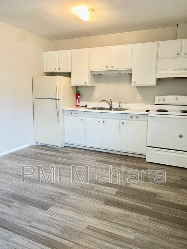 Building Photo - 2124 Lathrop St