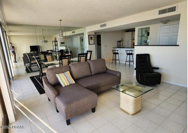 Foto del edificio - 2828 N Atlantic Ave