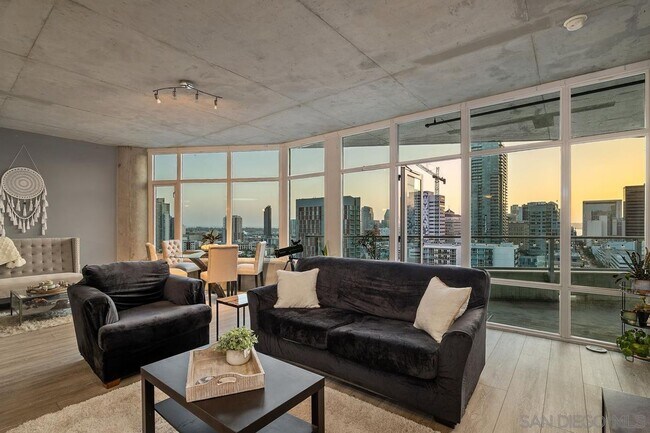 Building Photo - Gorgeous View Unit!