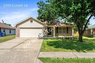 Building Photo - 2209 Clover Ln