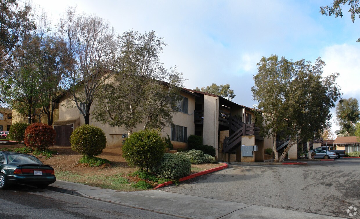Primary Photo - 725 Alturas Ln