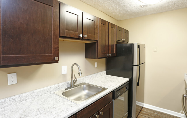 2HAB, 1BA - 832 ft² - Furlong Trails Apartments