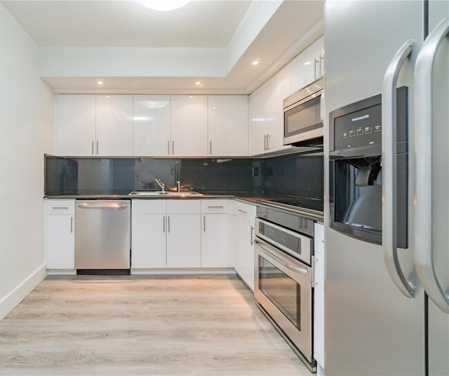 Foto del edificio - 3530 Mystic Pointe Dr