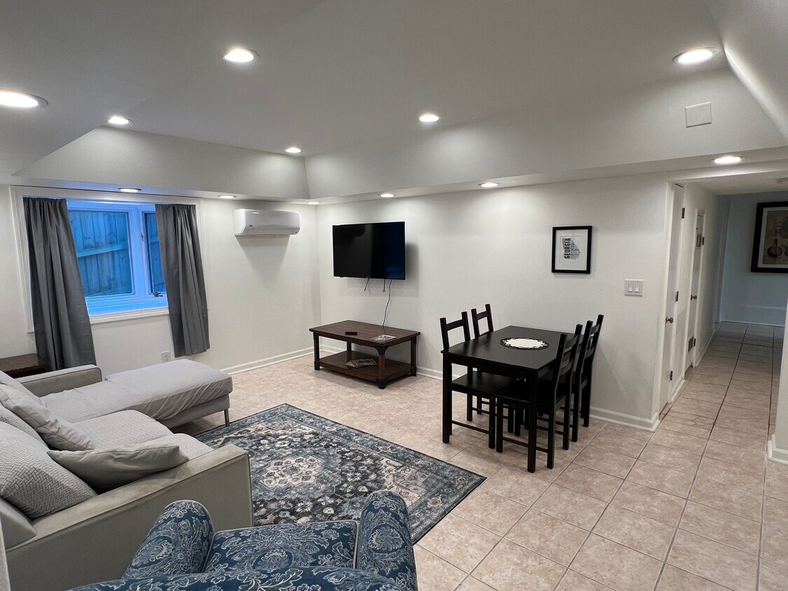 Foto principal - 2675 Acorn Ave NE