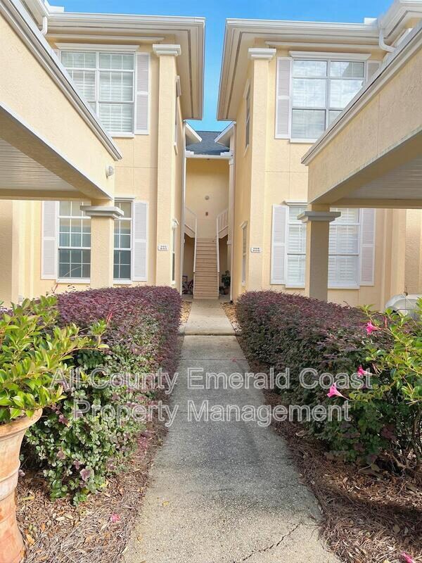 Foto del edificio - 420 Oak Harbour Ln