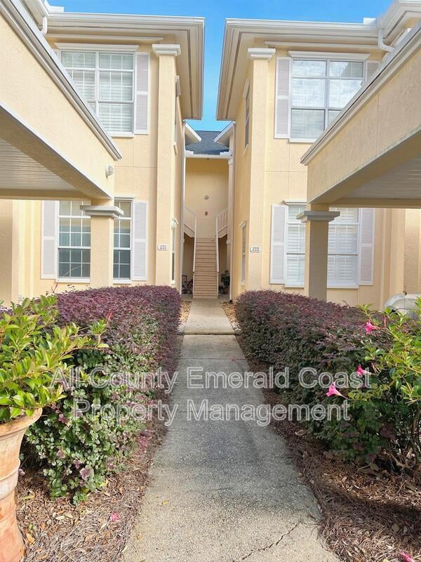 Building Photo - 420 Oak Harbour Ln