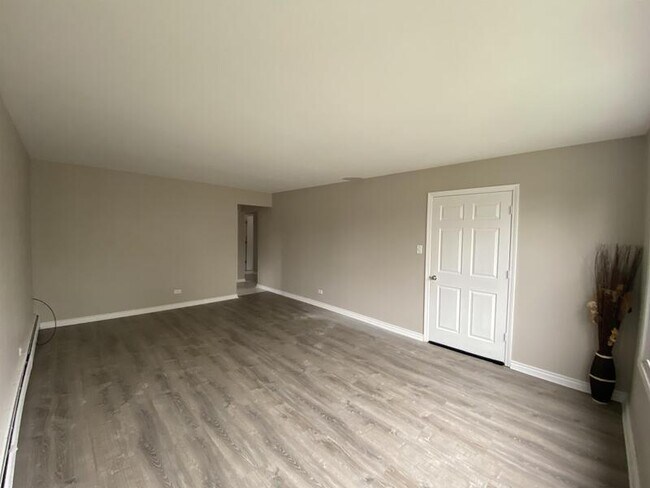 Building Photo - 6135 W 79th St