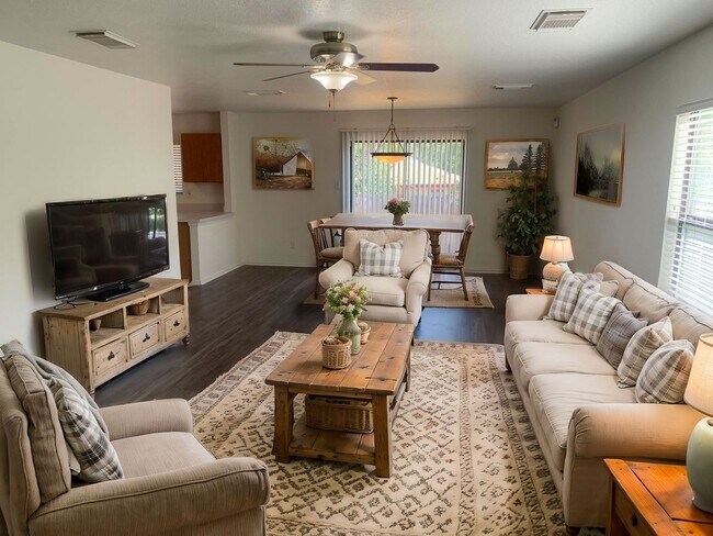 Foto del edificio - **APPLICATION RECEIVED** MOVE IN SPECIAL! ...