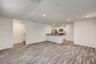 Building Photo - 7379 Raimee Brk St