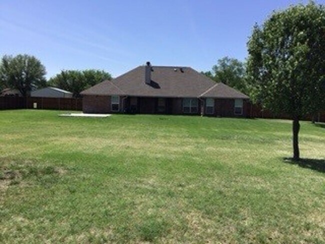 Foto del edificio - COMING SOON!!! Beautiful 5/15/2 - NEW FLOORING - Great OUTDOOR LIVING - ALEDO ISD