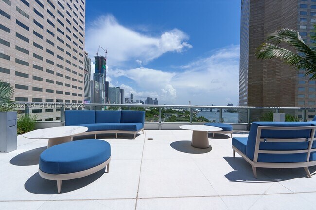 Building Photo - 325 S Biscayne Blvd