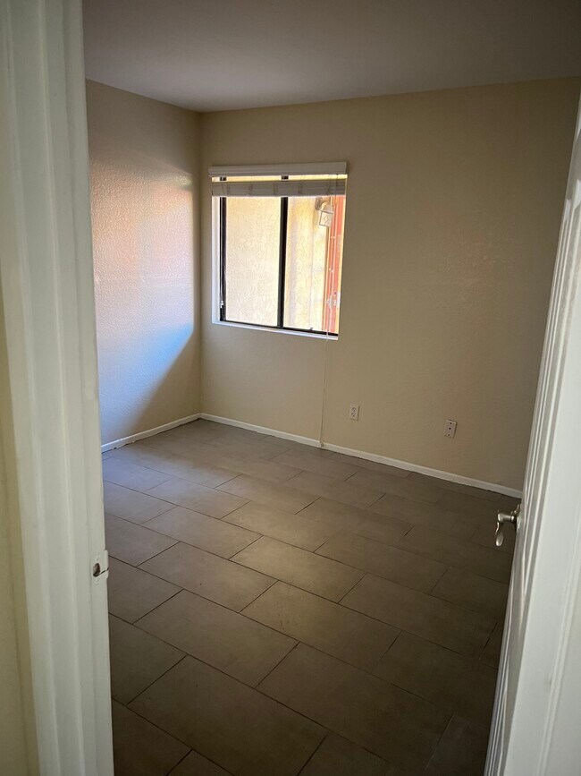 Building Photo - 120 Avenida Las Brisas