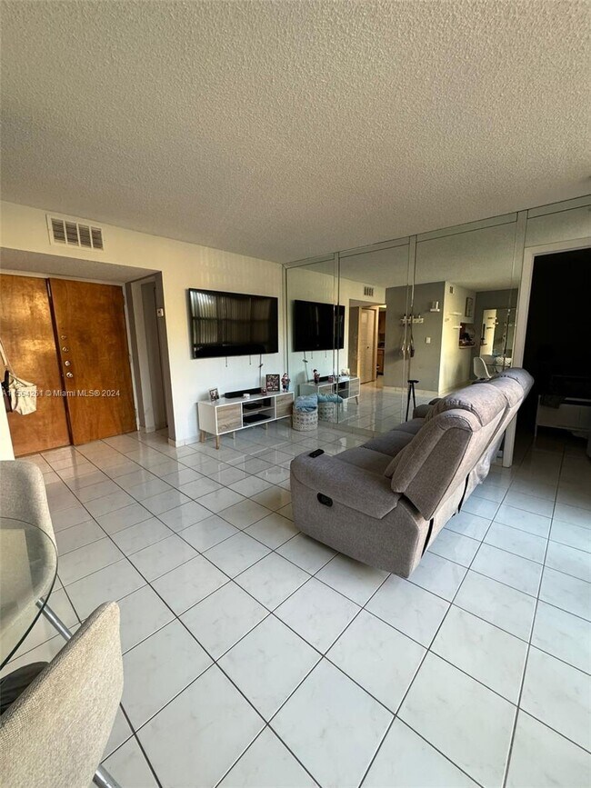 Foto del edificio - 11800 SW 18th St