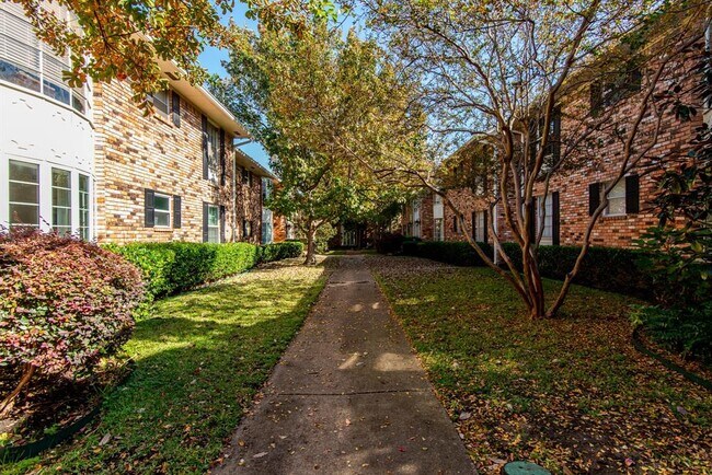 Building Photo - 5837 E University Blvd