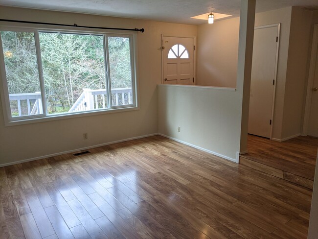 Building Photo - Beautiful 4-Bedroom, 2-Bath Plus Office In...