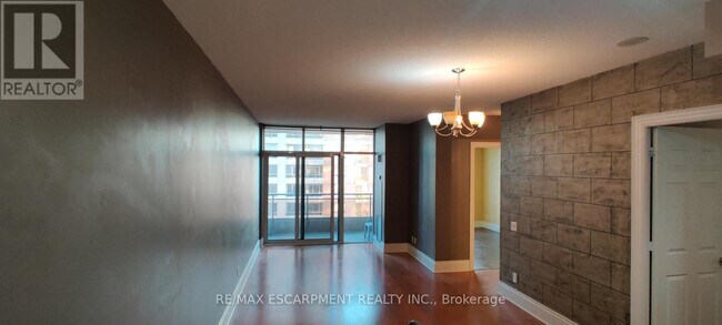 Photo du bâtiment - 5229 Dundas St W