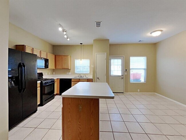 Building Photo - 29736 Sullivan Oaks Dr