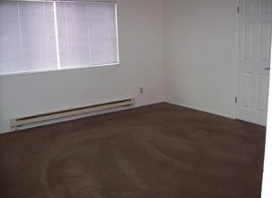 Building Photo - 1417 Camas St