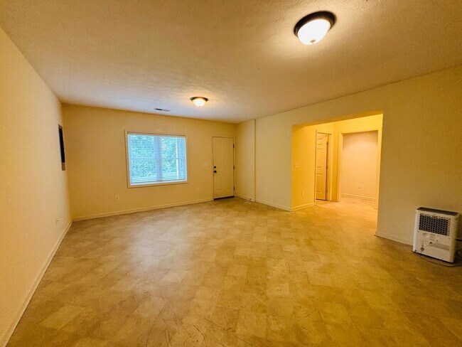 Foto del edificio - 812 Glade Rd