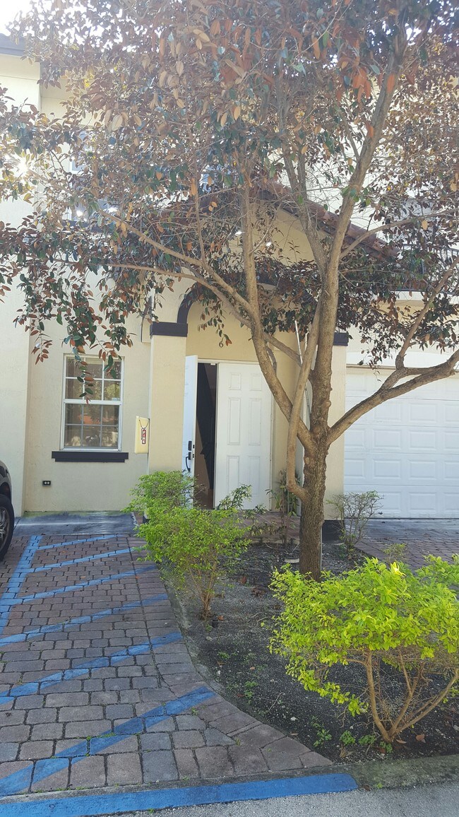 Building Photo - 7001 SW 89th Ct