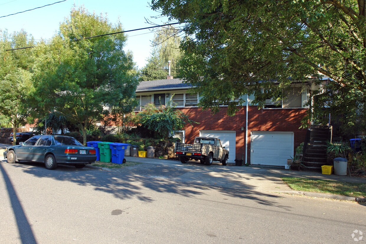 Primary Photo - 3909 SE Woodward St