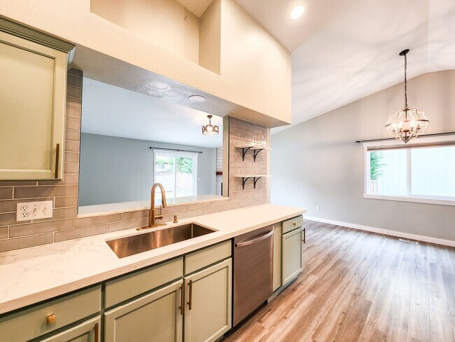 Building Photo - Arlington Rambler - 3bd/2ba