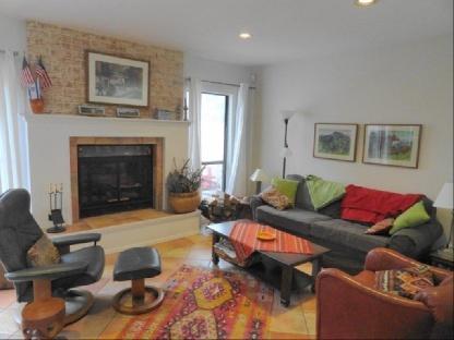 Foto del edificio - 50 Hubbard Ln