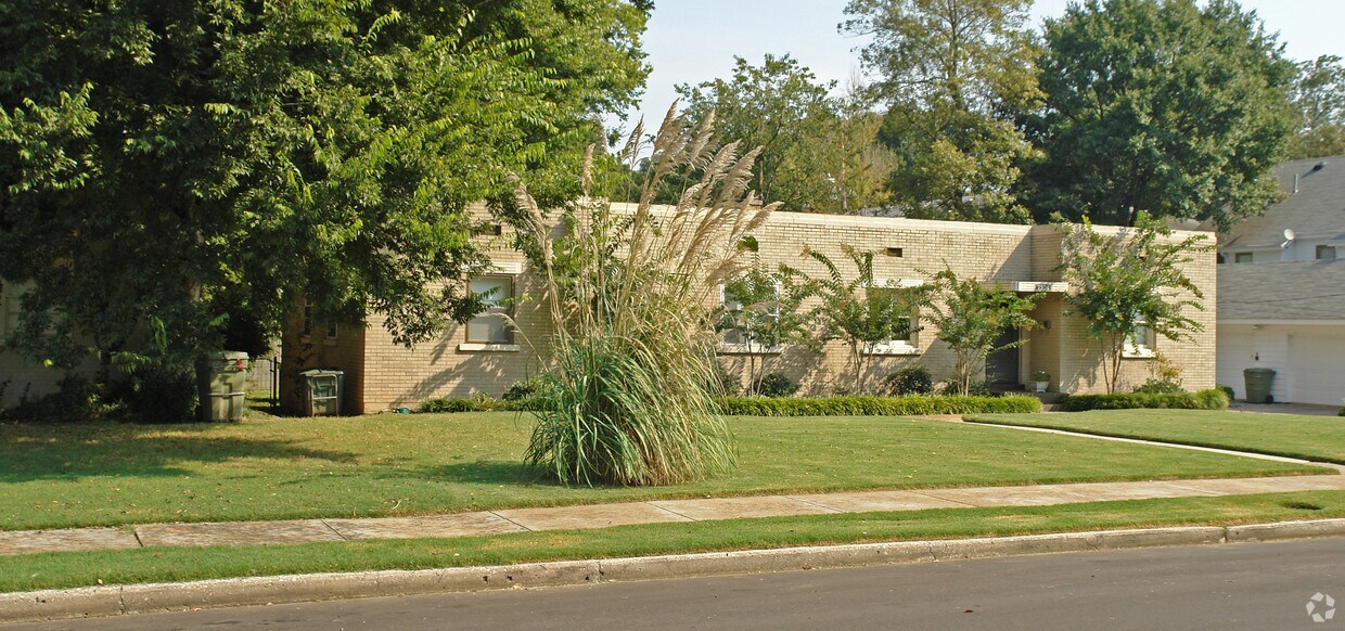Foto del edificio - 2302-2304 Monroe Ave