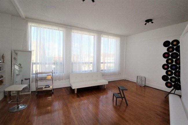 Foto del edificio - 107 W Sycamore St