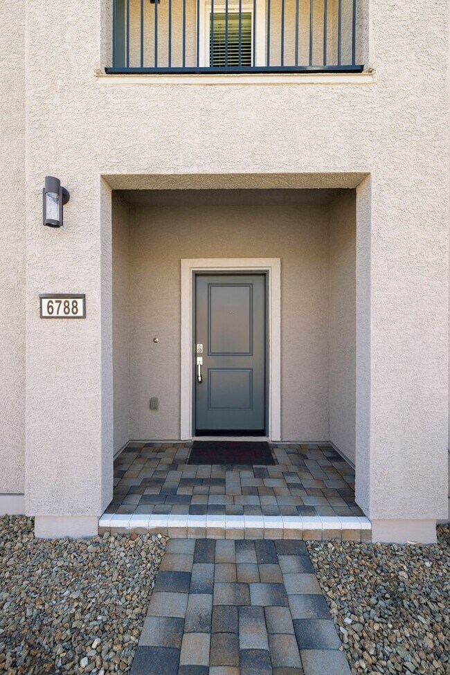 Building Photo - FULLY FURNISHED BRAND NEW TOWNHOME WITH 3 ...